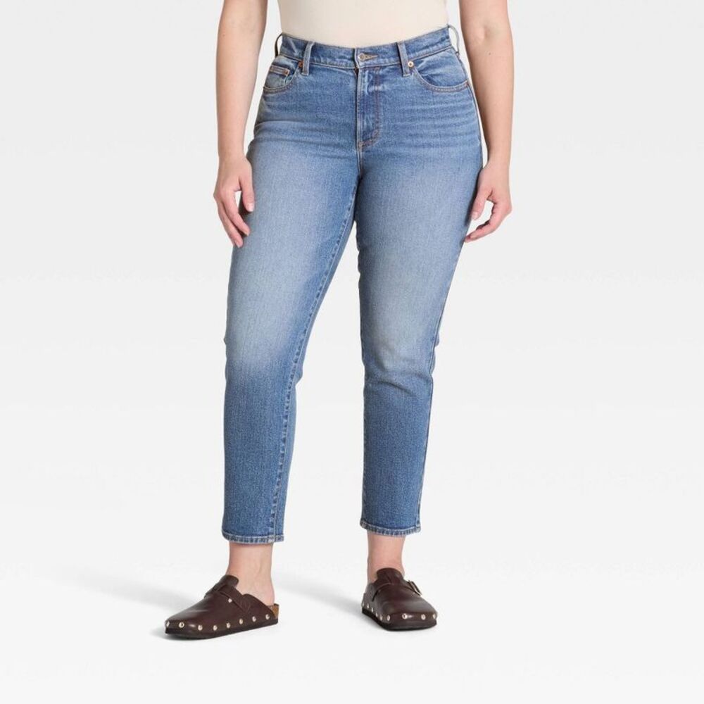 Women's Mid-Rise 80's Slim Straight Ankle Jeans - Universal Thread Light Wash 2 - Picture 4 of 5